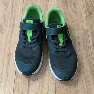 Boy's Nike Star Runner Shoes
